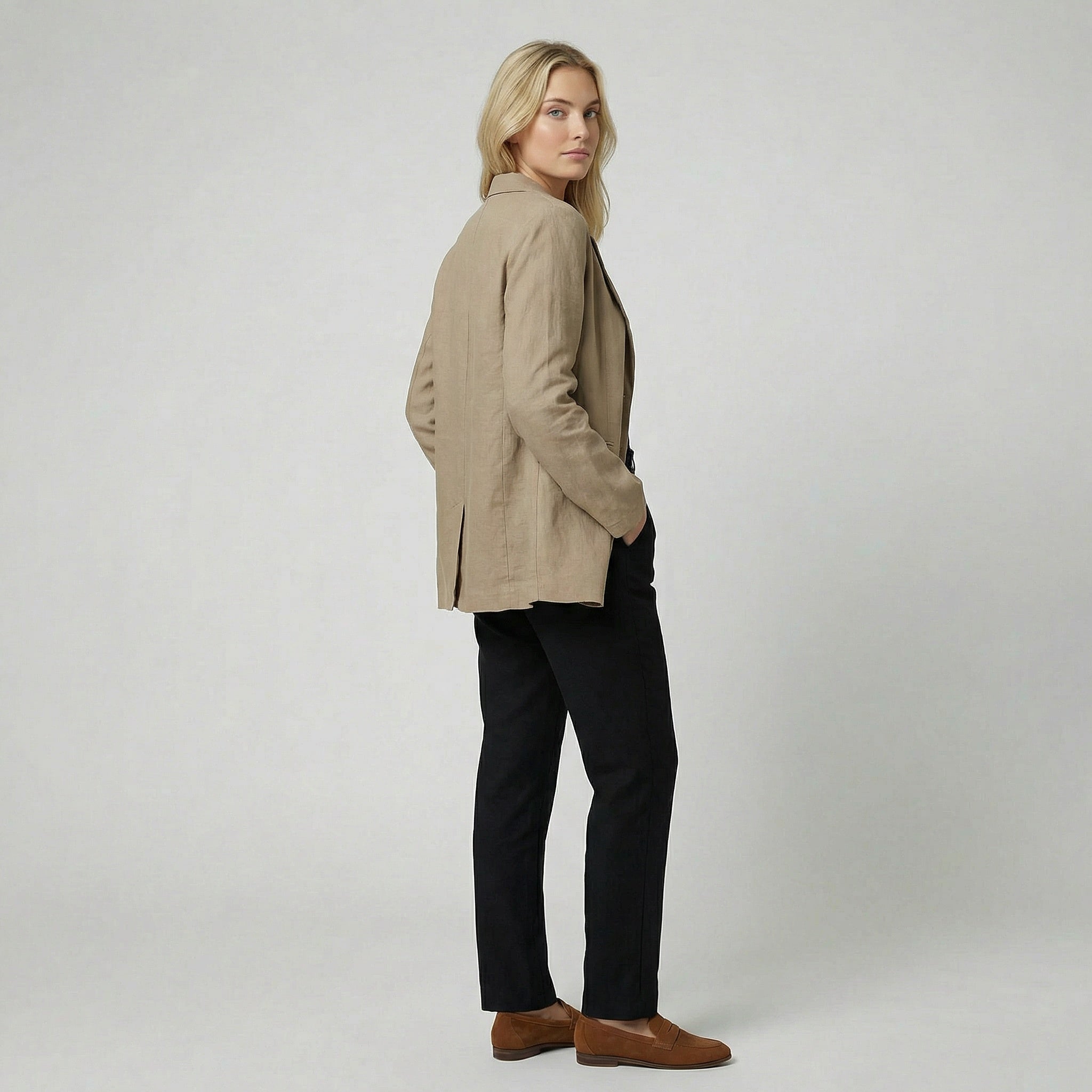 Oldford Atelier - Women’s Notch Lapel Button Front Blazer